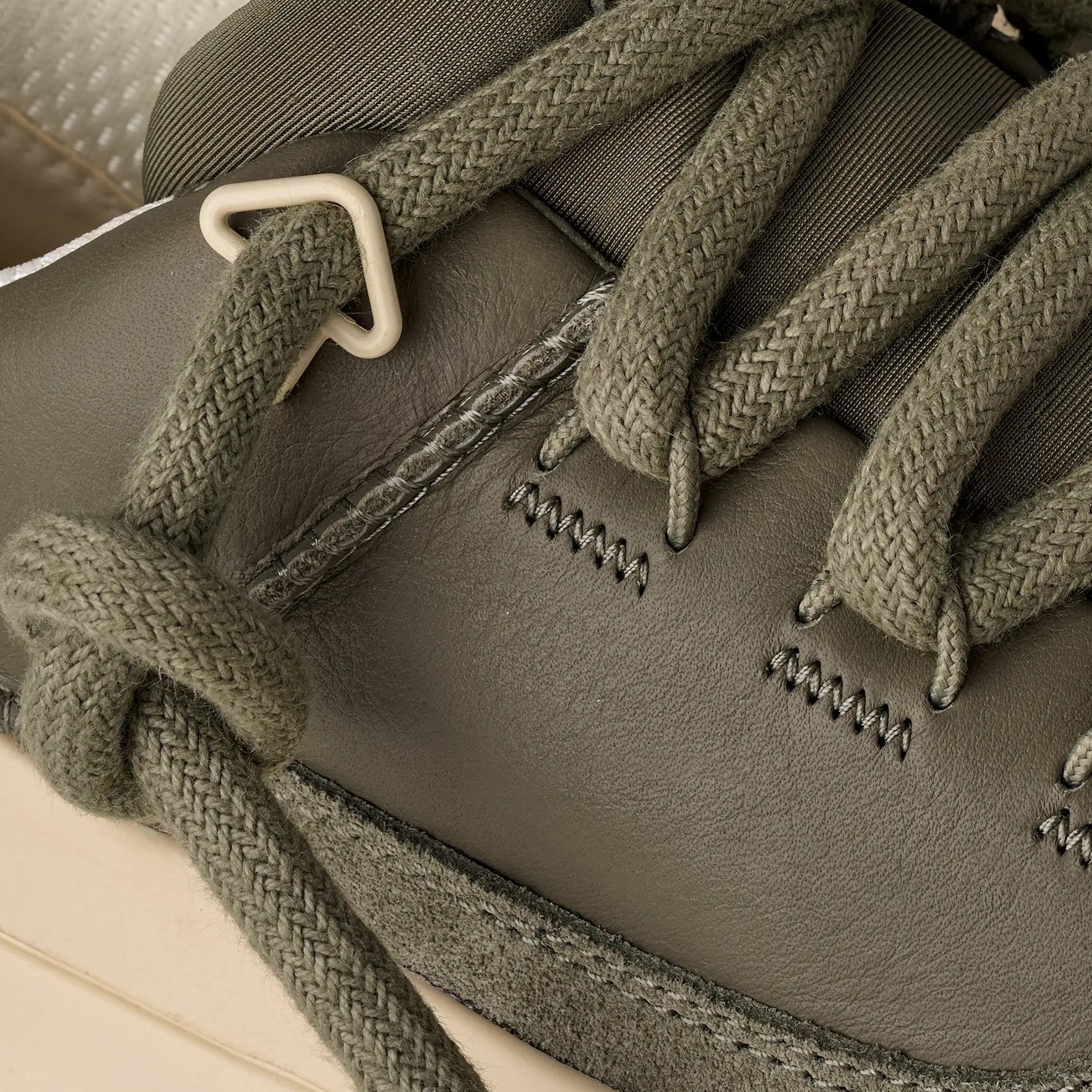 Ugg Mens Heritage Utility Shoes